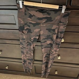 Lululemon fast and free size 10 heritage 365 camo 25 inch inseam